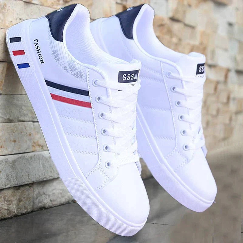 Witte heren sneakers, trendy en comfortabel, met innovatieve verende zool voor optimale ondersteuning. Perfect voor alle seizoenen.