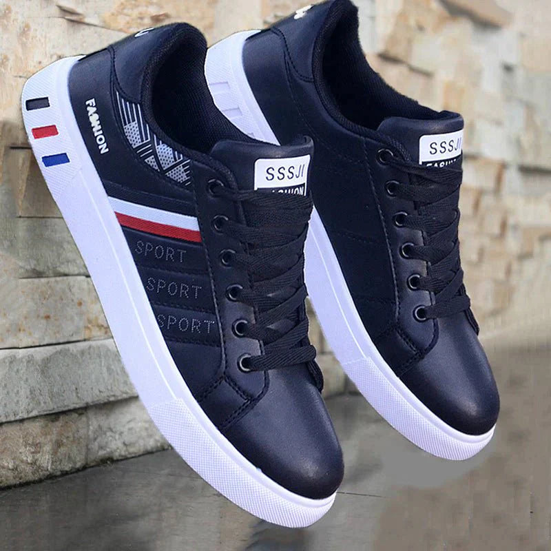 Zwarte heren sneakers, sportief en stijlvol, met een comfortabele pasvorm en schokabsorberende zool. Trendy casual schoenen.