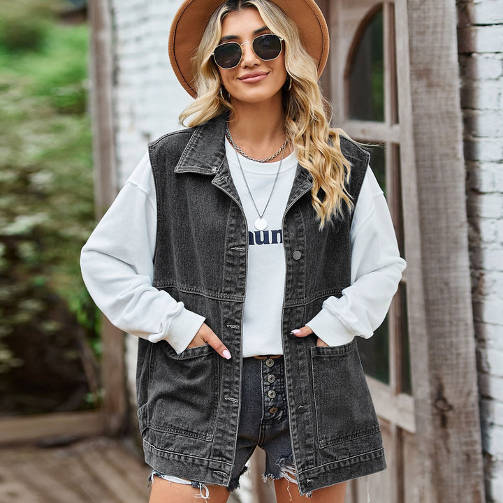 Stijlvol navy damesvest met mouwloze pasvorm en zakken, creëer een trendy casual look.