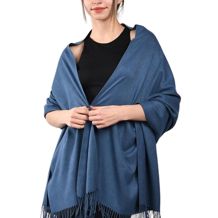 Close-up detail van de zachte Eleanor pashmina sjaal voor dames. Luxe en stijlvol, met een kasjmierlook.