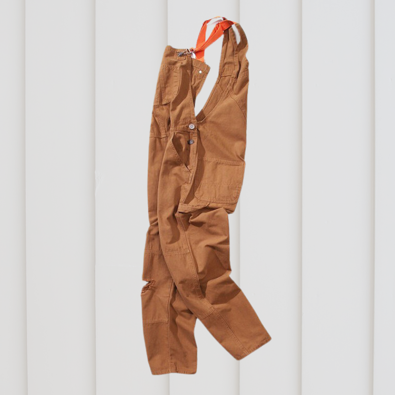 Herbruikbare tuinbroek in een neutrale kleur, met verstelbare banden en praktische zakken, ideaal voor tuinwerk en dagelijks gebruik.