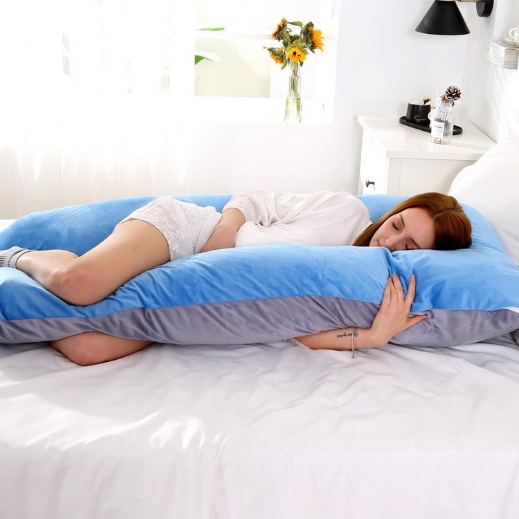 Ergonomisch U-kussen met buikondersteuning, speciaal ontworpen voor aanstaande moeders.