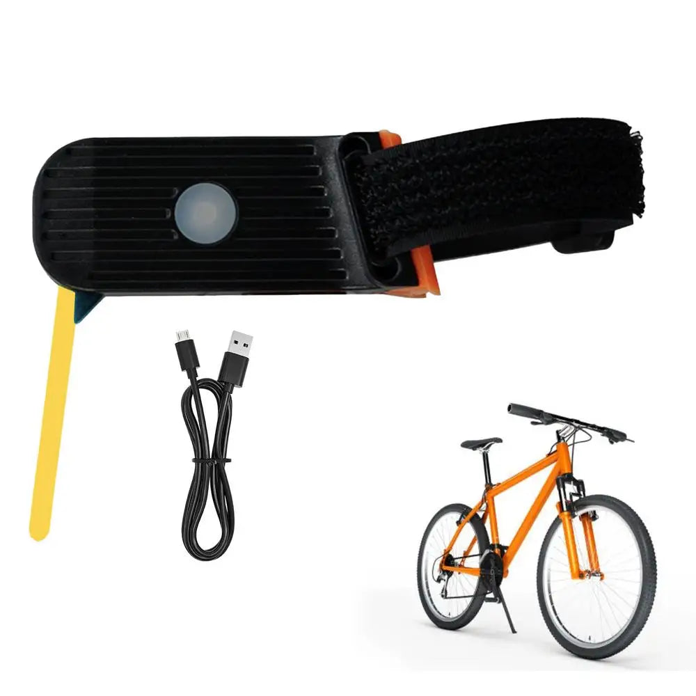 Ultrahelder LED fietsachterlicht verlicht het pad in het donker, cruciaal voor veilig fietsen 's nachts, weerbestendig.