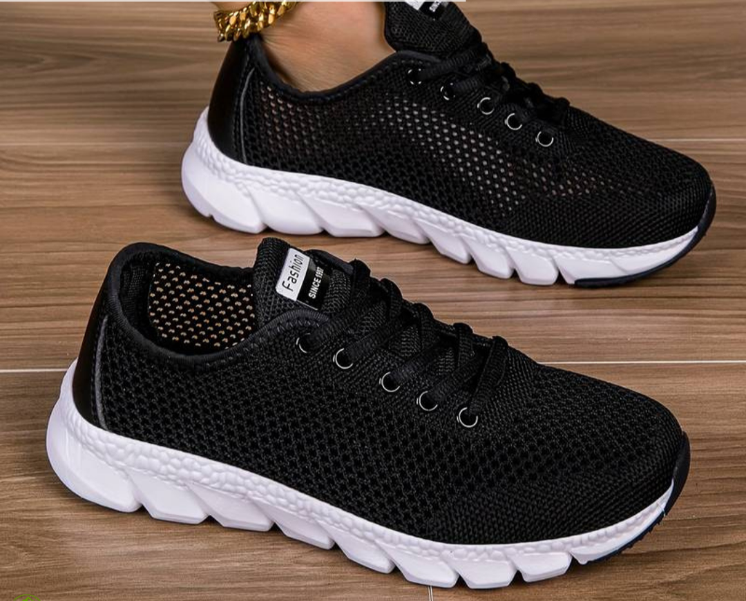 Lichtgewicht en flexibele orthopedische dames sneakers, ideaal als comfortabele wandelschoenen.
