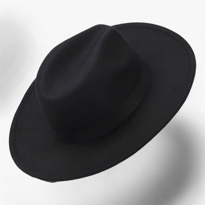 Detaillering van een vilten uniseks fedora hoed, toont de fijne woltextuur.