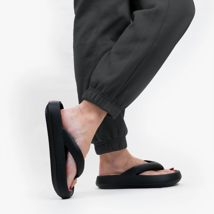 Wolkenzachte Leona comfort slippers. Perfect voor heren en dames, de ultieme lichtgewicht zomer sandalen voor ontspanning.