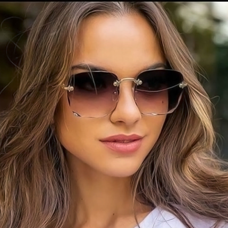 Uniseks vintage randloze zonnebril Clea met UV400-bescherming. Trendy mode accessoire voor dames en heren.