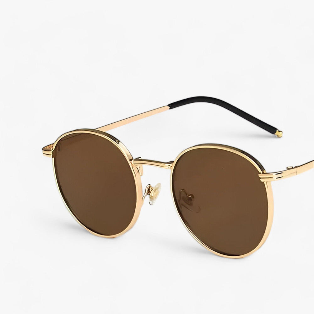 Stijlvolle uniseks zonnebril 'Nova' met trendy ronde glazen en elegant metalen frame, perfect voor elke outfit.