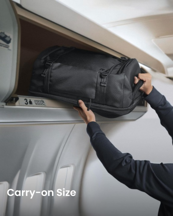 Praktische unisex 38L rugzak, ideaal als handbagage reistas met apart laptopvak voor veilige opslag.