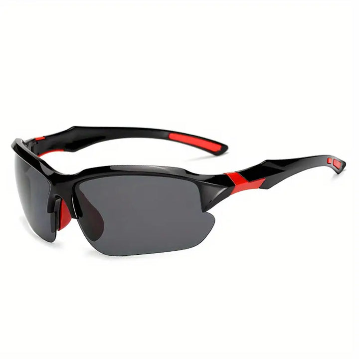 AdventureVision sportzonnebril in een natuurlijke outdoor setting, klaar voor actieve sporten.