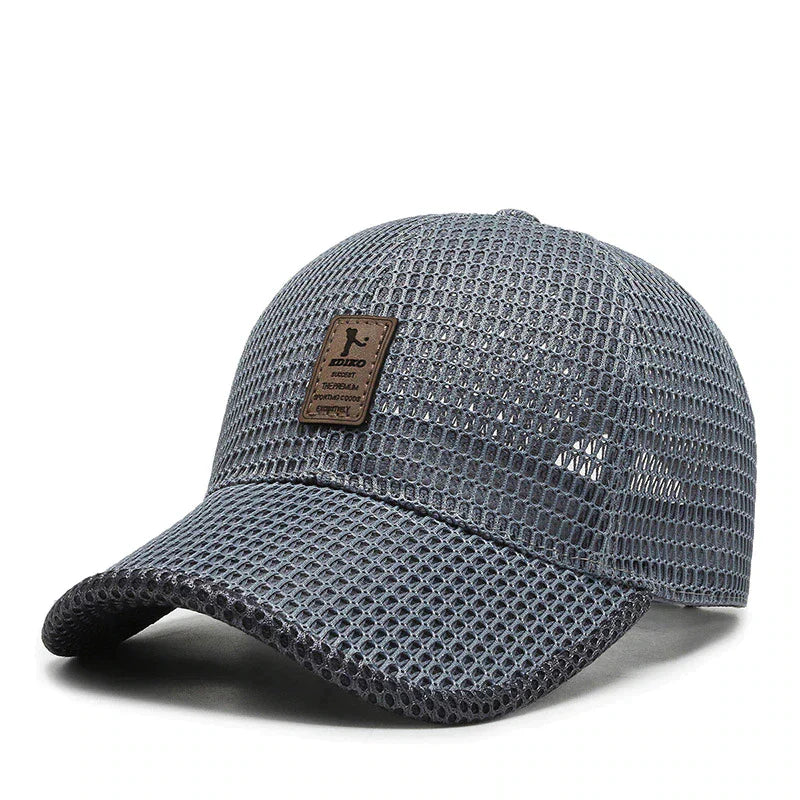 Close-up van de ademende mesh stof van de AeroBreeze unisex zomerpet, voor ultiem comfort en luchtigheid.