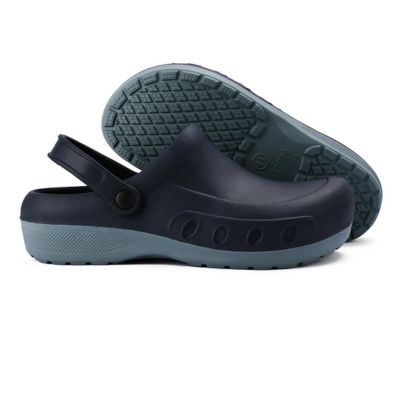 Zijaanzicht van een GripChef antislip koksschoen, toont het ergonomische design en comfortabele pasvorm.