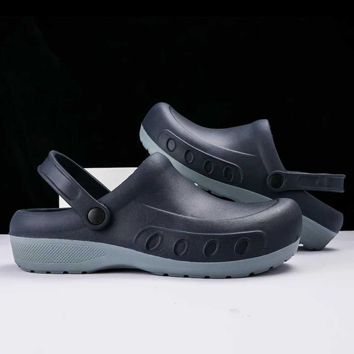 Waterdichte en antislip GripChef koksschoenen, ontworpen voor optimale prestaties in drukke keukens.