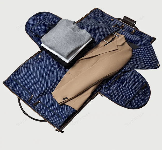 Open Carrylux reistas met ruim interieur en geïntegreerd schoenenvak voor georganiseerde bagage.