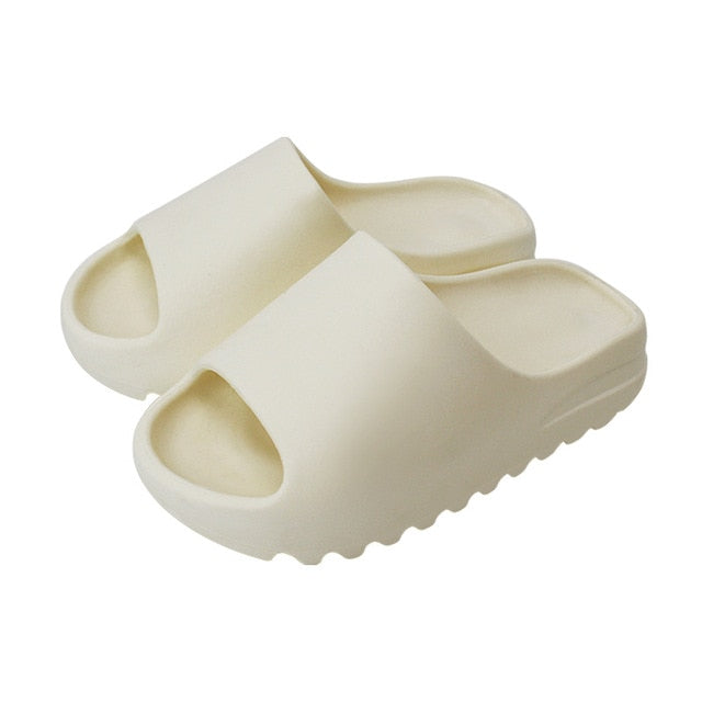 Modieuze instap slippers voor dames en heren. Casual stijl, biedt comfort en gemak. Perfect voor dagelijks gebruik.