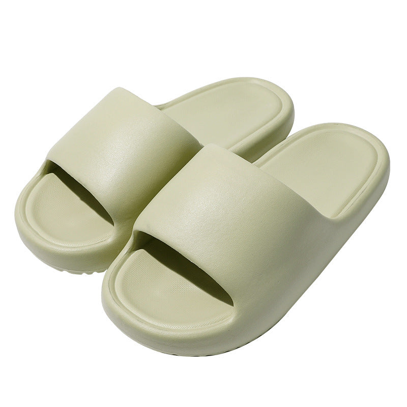 Detail van comfortabele unisex slippers. Zacht en lichtgewicht materiaal, perfect voor ontspanning thuis of onderweg.