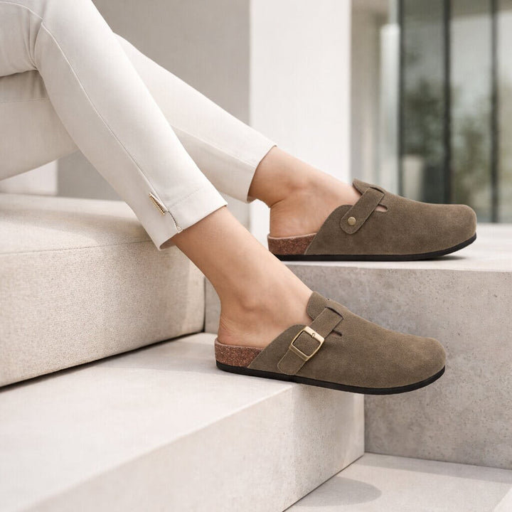 Moderne unisex clogs met verstelbare gesp; comfortabele, casual instapschoenen voor dagelijks gebruik.