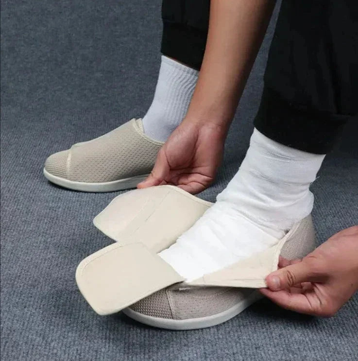 Grijze Easystep unisex wandelschoenen, speciaal ontworpen voor extra brede of gezwollen voeten, met veel comfort.