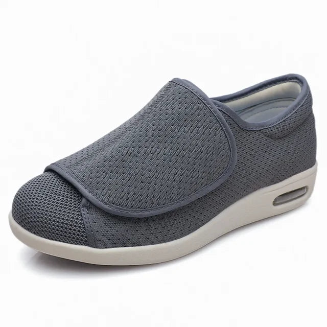 Zwarte Easystep comfortschoenen met klittenbandsluiting; orthopedisch ontwerp voor optimale steun bij gezwollen voeten.