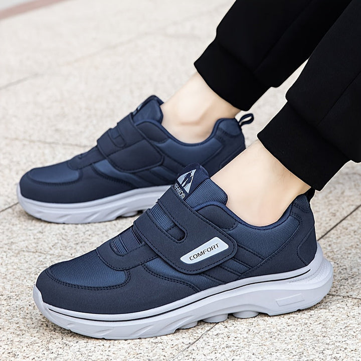 Comfortabele EasyStride wandelschoenen met klittenband, perfect voor dagelijkse wandelingen.