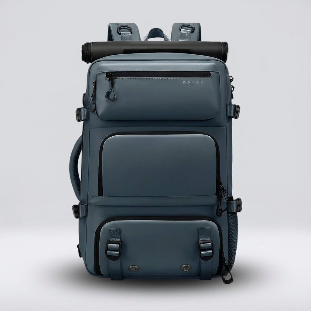 Ruime weekendtas interieur toont georganiseerde vakken en veilig laptopcompartiment voor 15.6 inch.