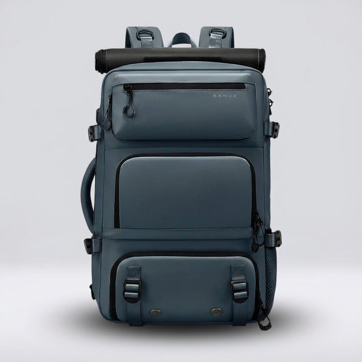 Ruime weekendtas interieur toont georganiseerde vakken en veilig laptopcompartiment voor 15.6 inch.