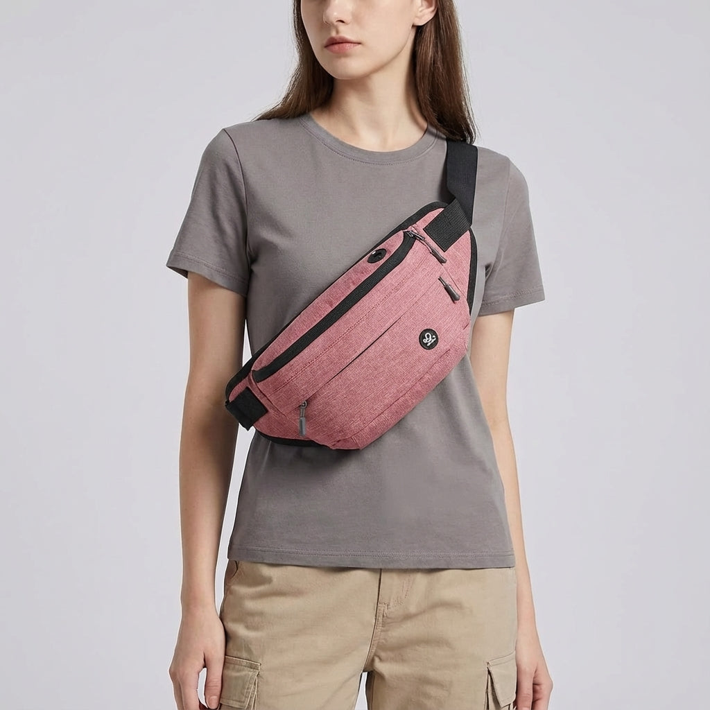 Zicht op de ritssluitingen van de waterafstotende FlexSling nylon sling tas. Multi-vakken en duurzaam unisex design.