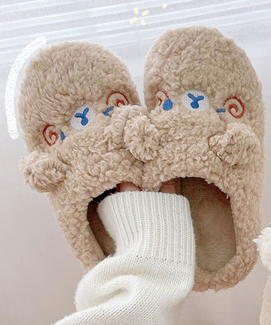 Warme dierenpantoffels met zacht pluche, ideaal als wintercadeau voor warmte en comfort.