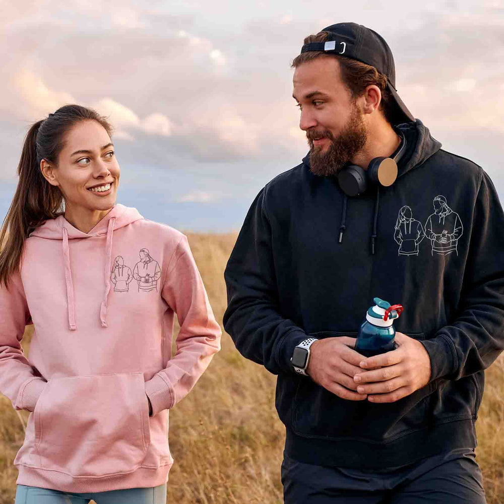 Detail van fotoborduurwerk op een gepersonaliseerde unisex sweater; een uniek en stijlvol cadeau.