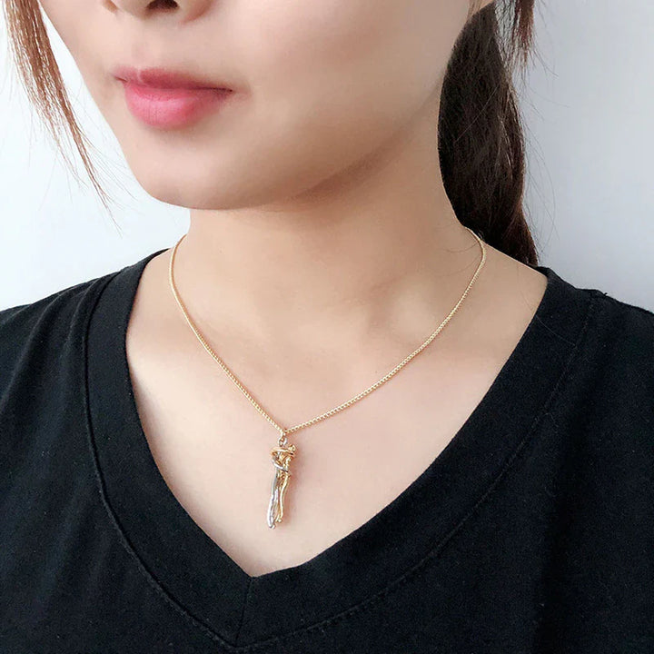 Deze veelzijdige halsketting is een knuffelketting. Perfect cadeau-idee, symbool voor liefde en genegenheid.