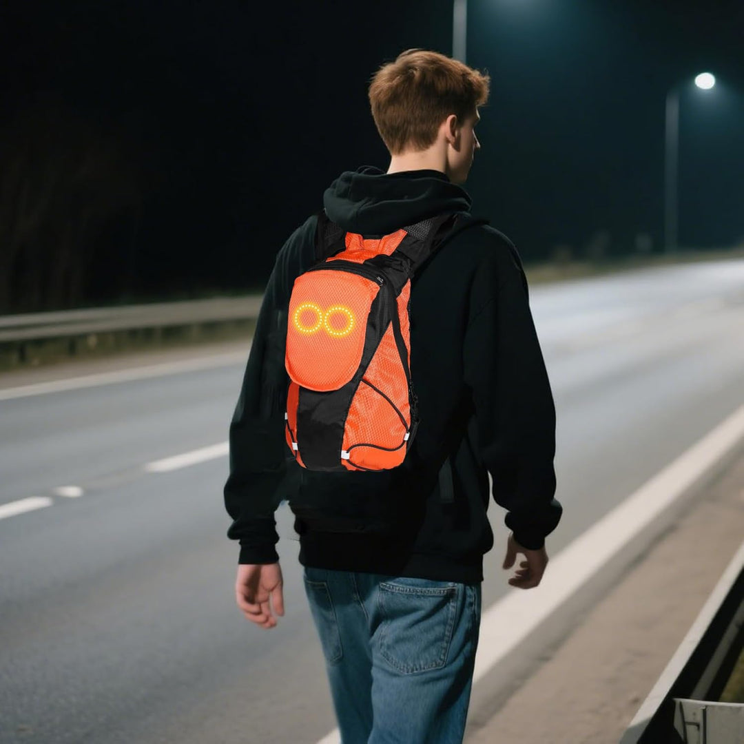 Zichtbare LED scooterrugzak, essentiële fietsaccessoire voor veilige avondritten en woon-werkverkeer.