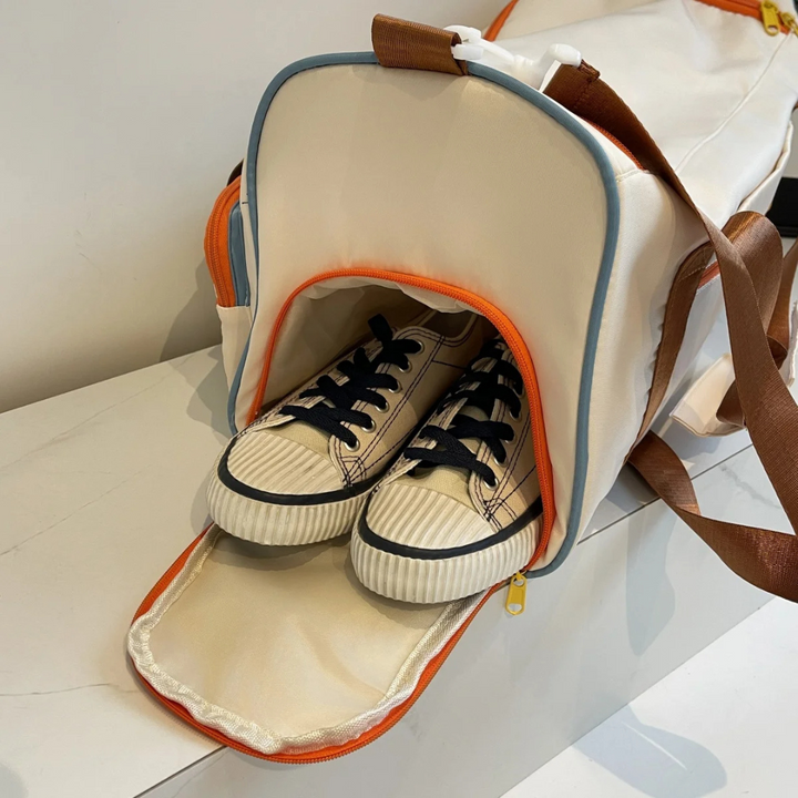 Veelzijdige lichtgewicht duffeltas als handbagage of reistas; unisex FlexaBag met moderne kleurblokken.