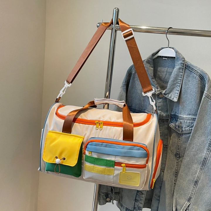 Ruime lichtgewicht FlexaBag weekendtas met kleurblokken design; perfect voor sport, reizen of handbagage.