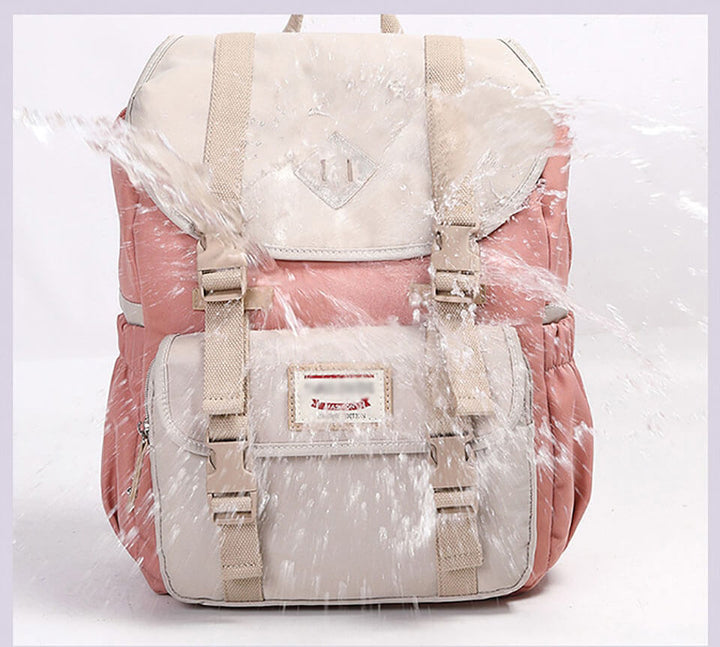 Moderne waterbestendige reisrugzak met 20-35L opslag en veilig laptopvak. De ideale lichtgewicht bagage-oplossing.