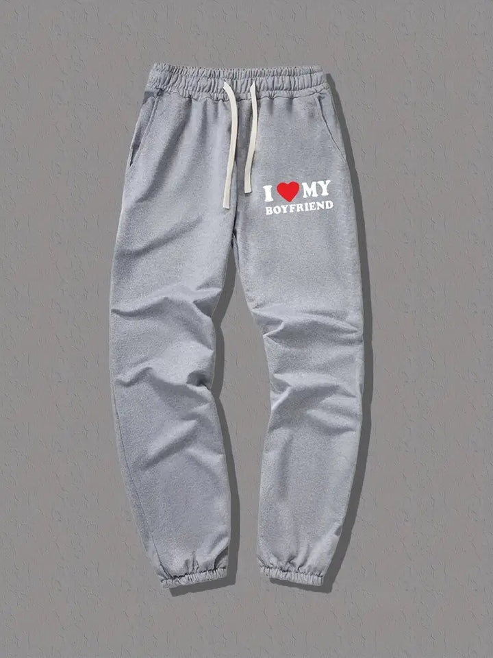 Modieuze unisex liefdes joggingbroek. Toon genegenheid met deze zachte, trendy sweatpants voor vrije tijd.