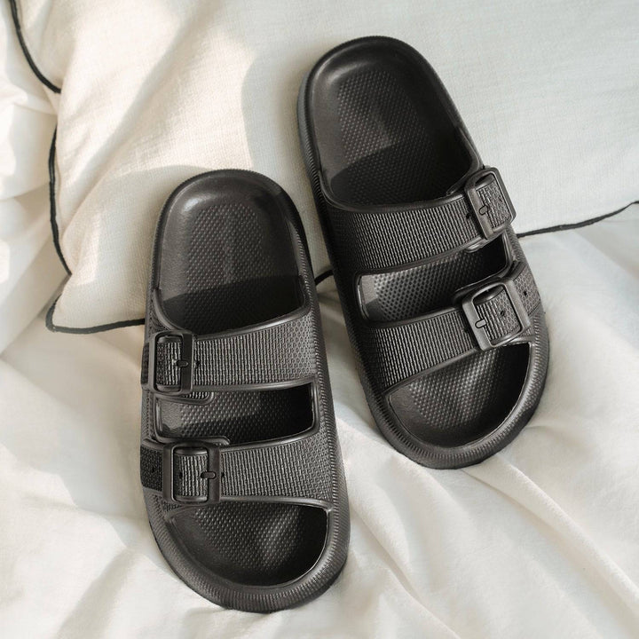 Antislip Livia badkamer slippers met zachte schokdempende zool. Perfecte unisex sandalen voor na het douchen of strand.