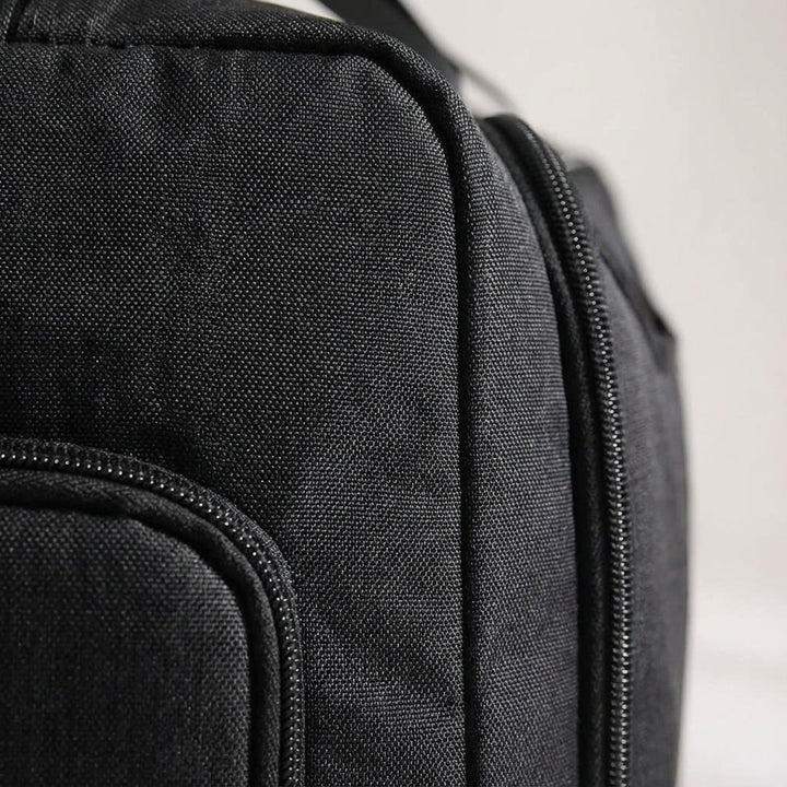 Waterafstotende LoadMate duffelbag met apart schoenenvak, perfect voor zorgeloos reizen.