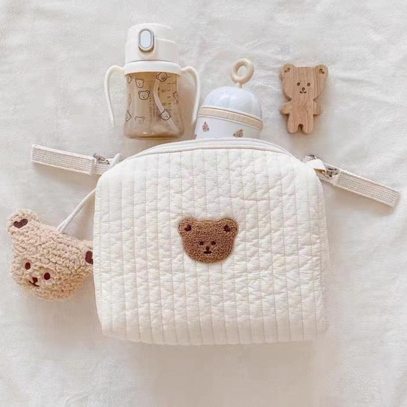 Praktische luiertas met beertjesprint, inclusief schouderriem; perfect als opbergtas voor baby.