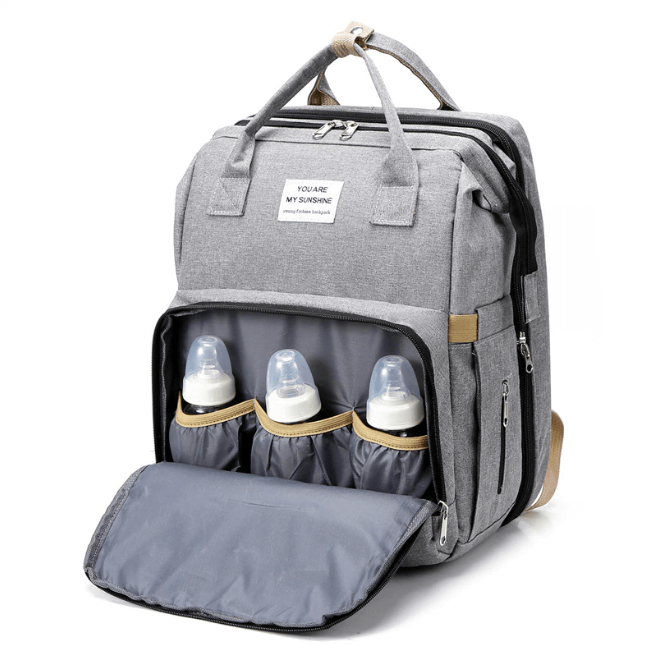Waterdichte multifunctionele luiertas met geïntegreerd reisbed, handig voor ouders op vakantie.