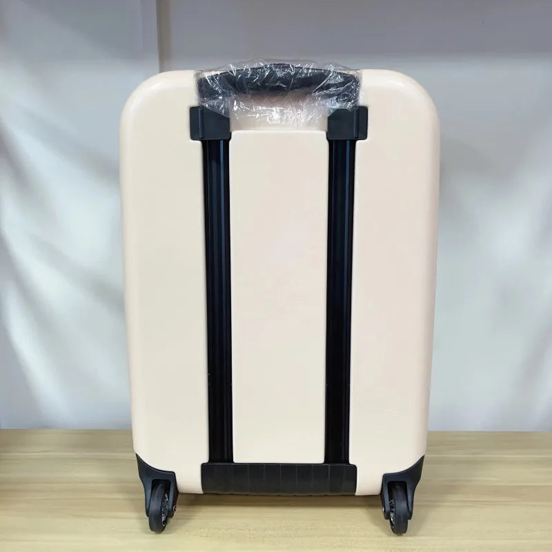 Hardshell koffer met geïntegreerd cijferslot, opvouwbaar voor slimme opslag van reisaccessoires.