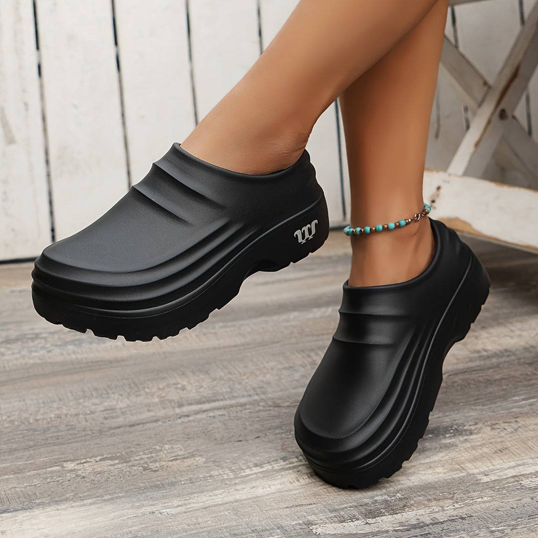 Zwarte AquaStep klompen, unisex en orthopedisch, ideaal voor horeca en tuinwerk, waterdicht.