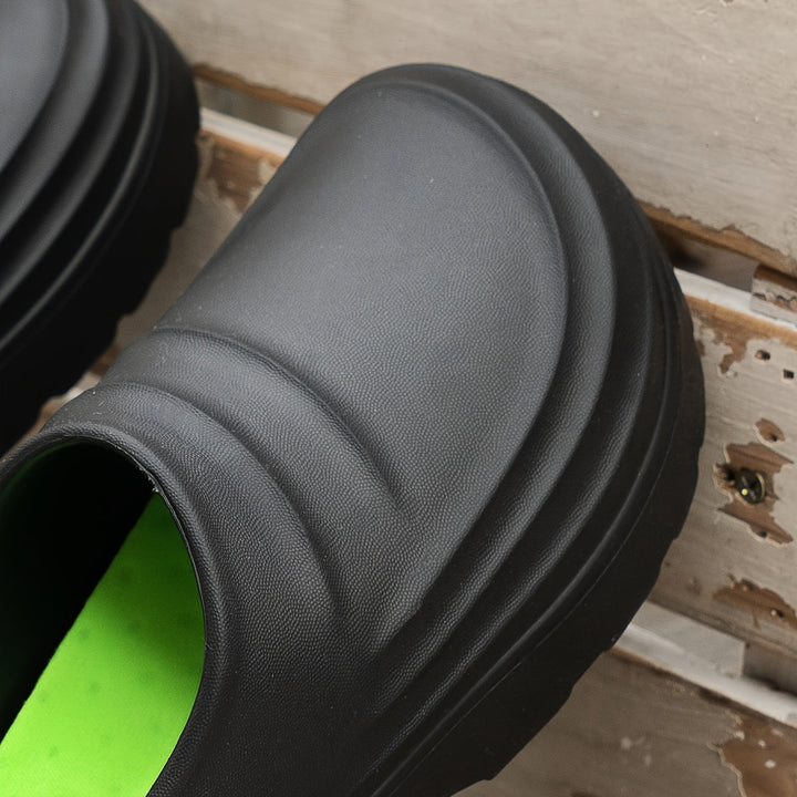 Blauwe AquaStep klompen, waterdicht en orthopedisch, geschikt voor medisch en tuinwerk.