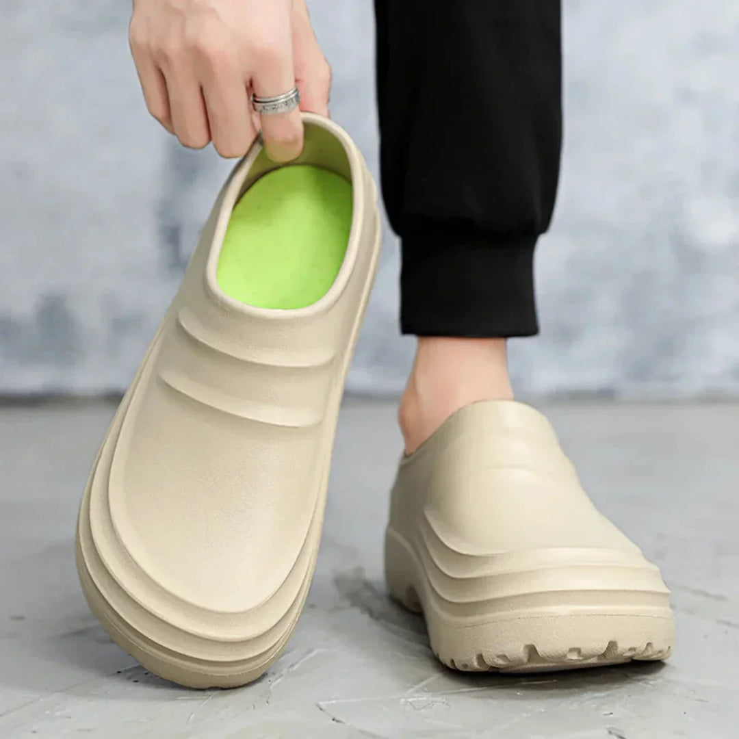 Groene orthopedische AquaStep klompen, waterdicht, voor werk in zorg, horeca of tuin.