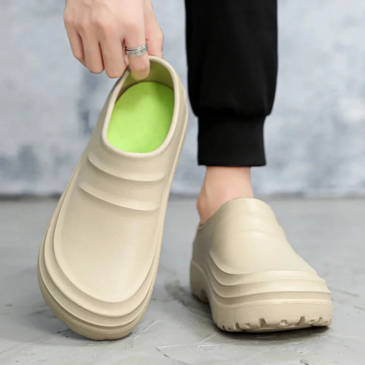 Groene orthopedische AquaStep klompen, waterdicht, voor werk in zorg, horeca of tuin.