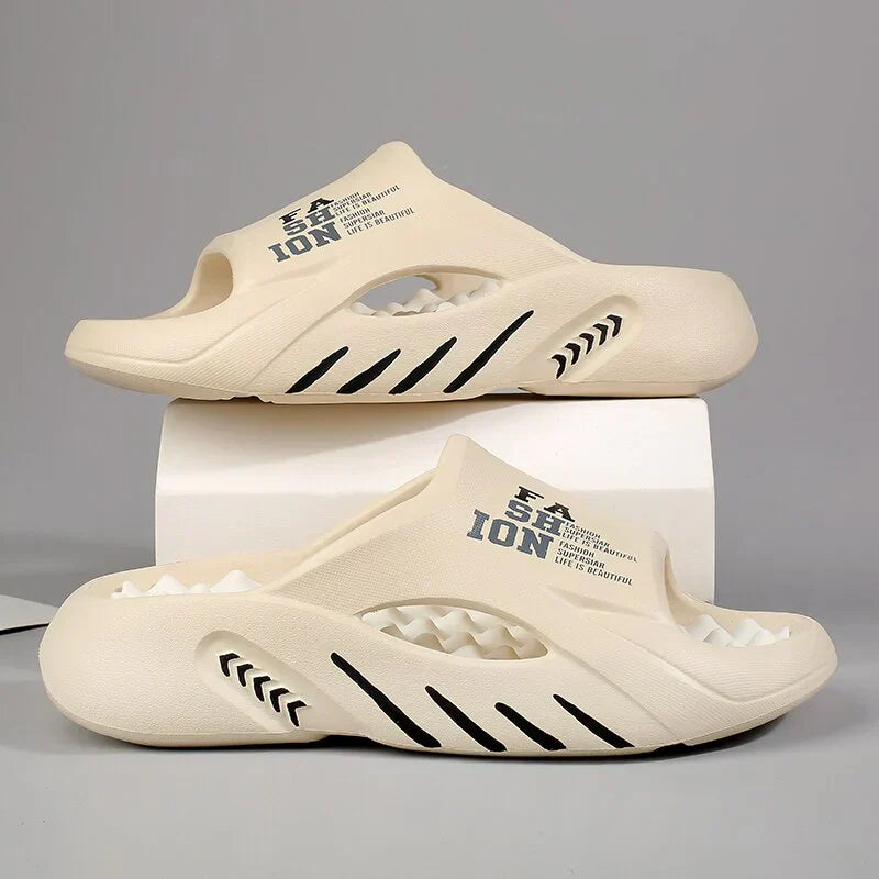 Zijaanzicht van orthopedische slippers met ergonomische boogondersteuning, effectief tegen voetpijn en voor comfort.