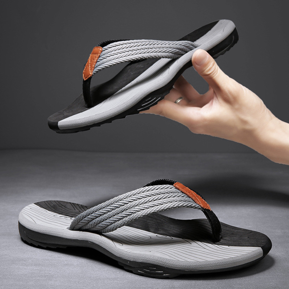 Comfortabele Milan teenslippers met orthopedische voetondersteuning, ideaal voor de zomer.