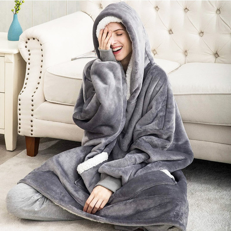 Unisex oversized hoodie deken in zacht pluche voor ultiem comfort en warmte.