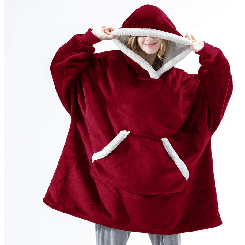 Comfortabele oversized deken met mouwen, voor iedereen die warmte zoekt.