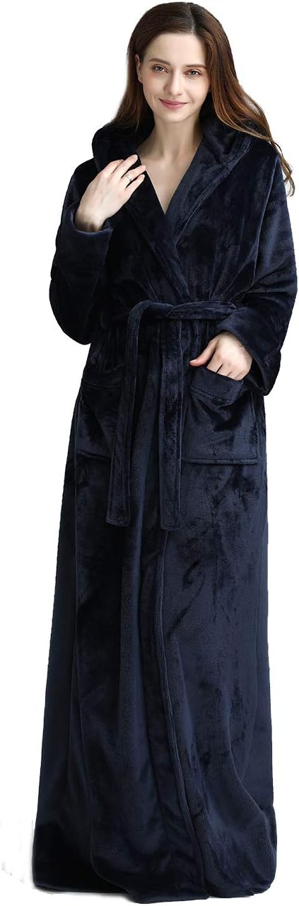 Ultiem comfort met deze pluizige fleece badjas CozyFluff met capuchon, voor haar en hem.