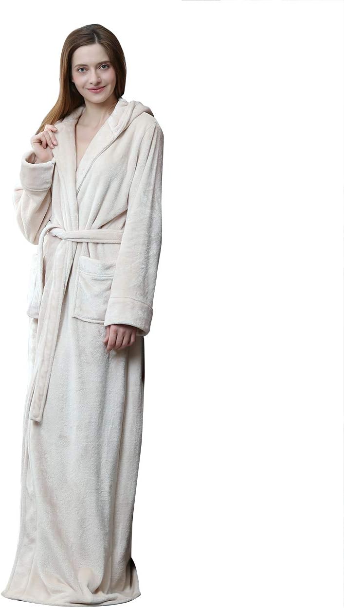 Unisex badjas van pluizig fleece met capuchon; de ultieme warmte en comfort thuis.